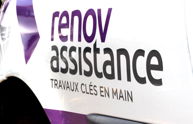 Habillage des véhicules de Rénov’Assistance.