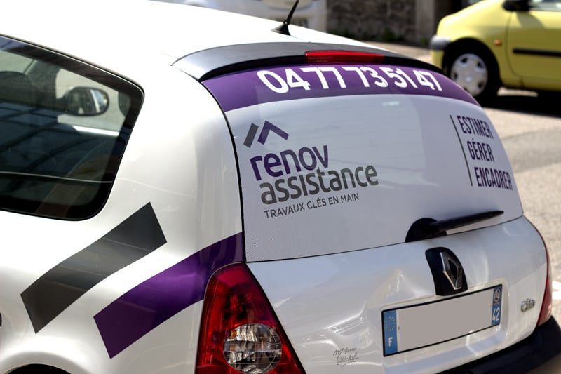 Habillage des véhicules de Rénov'Assistance.