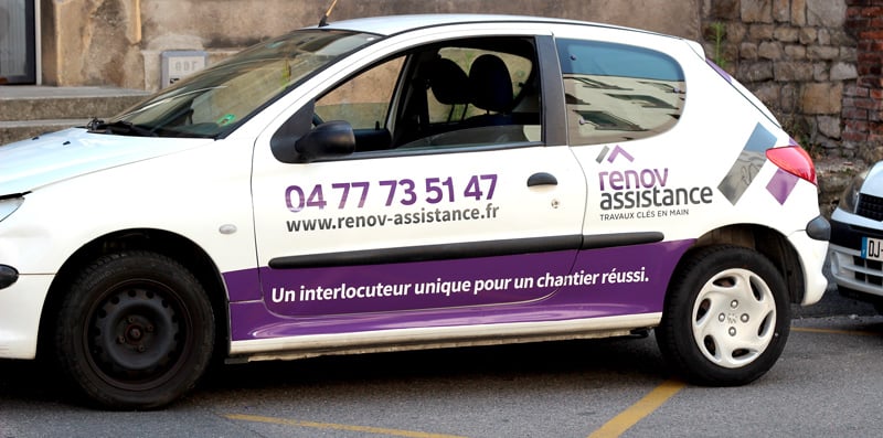 Habillage des véhicules de Rénov'Assistance.
