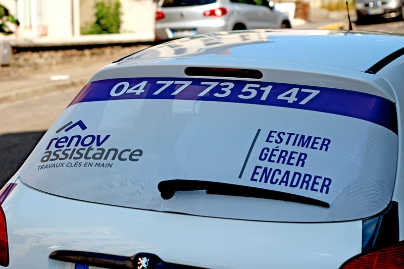 Habillage des véhicules de Rénov'Assistance.